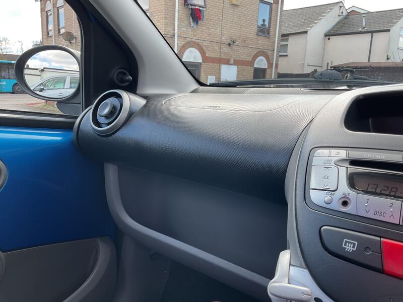 PEUGEOT 107