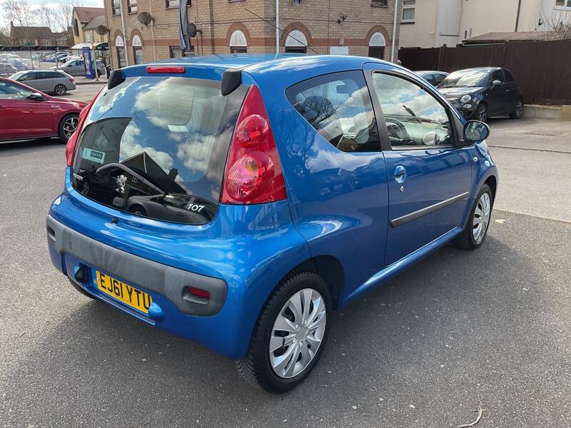PEUGEOT 107