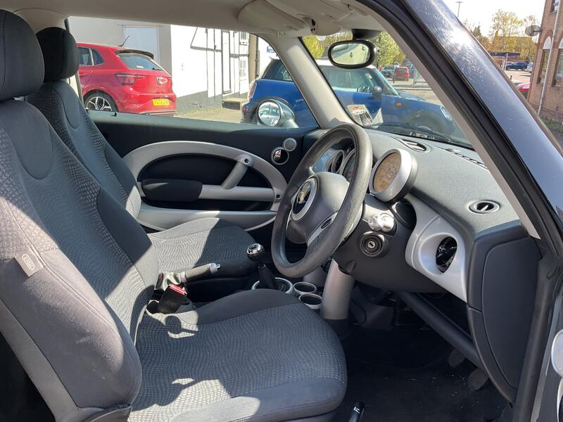 MINI HATCH