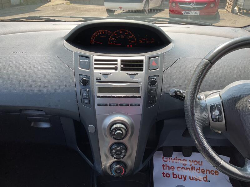 TOYOTA YARIS