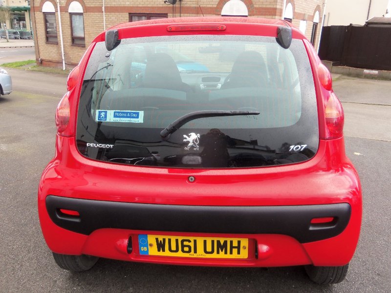 PEUGEOT 107