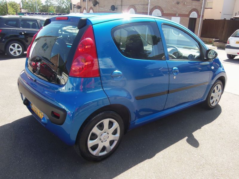 PEUGEOT 107