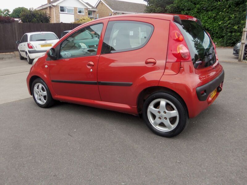 PEUGEOT 107