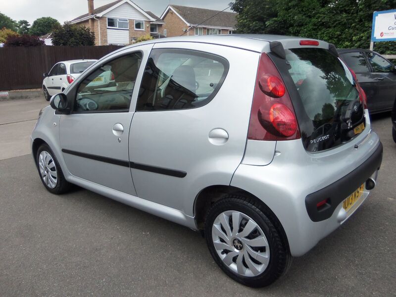 PEUGEOT 107