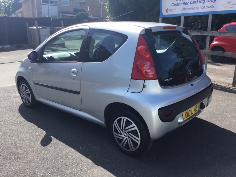 PEUGEOT 107