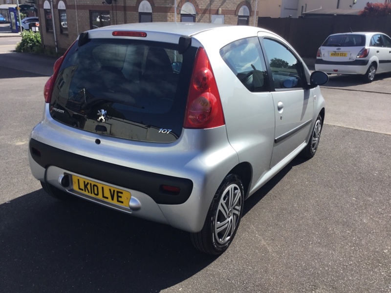 PEUGEOT 107